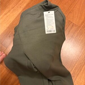 Lululemon Athletica Smooth Space Jogger - Dark Green